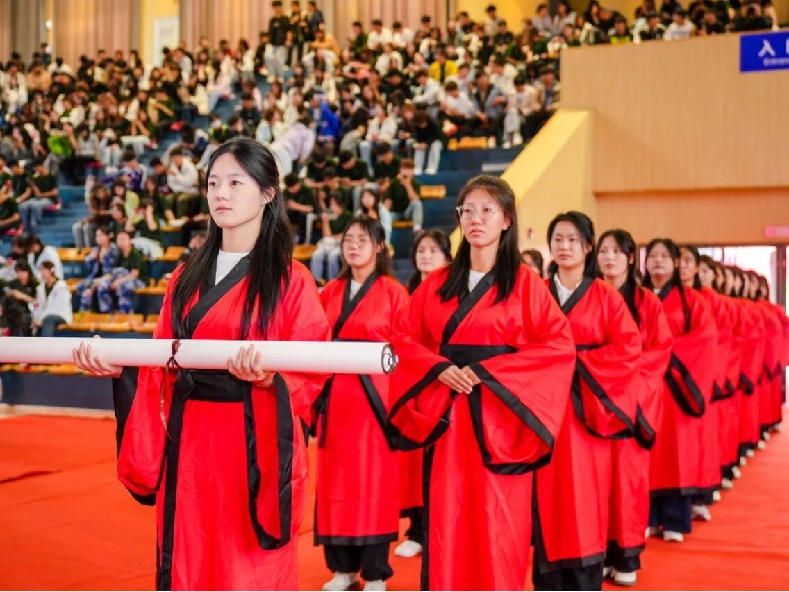 兰州信息科技学院2025年开学典礼隆重举行，千余名新生开启逐梦新征程