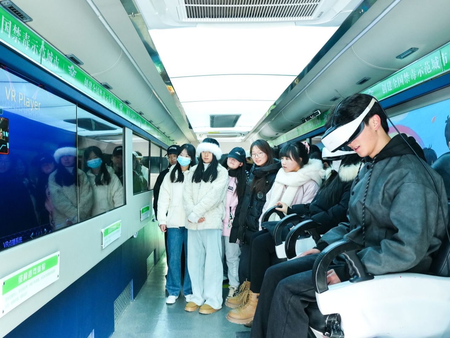 兰州信息科技学院：禁毒宣传车进校园，筑牢青春防毒墙