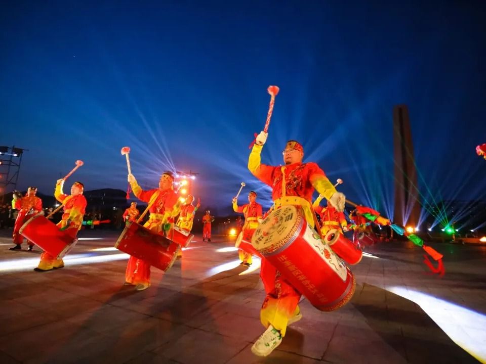 打铁花，兰州太平鼓，兰州信息科技学院非遗表演点亮新学期