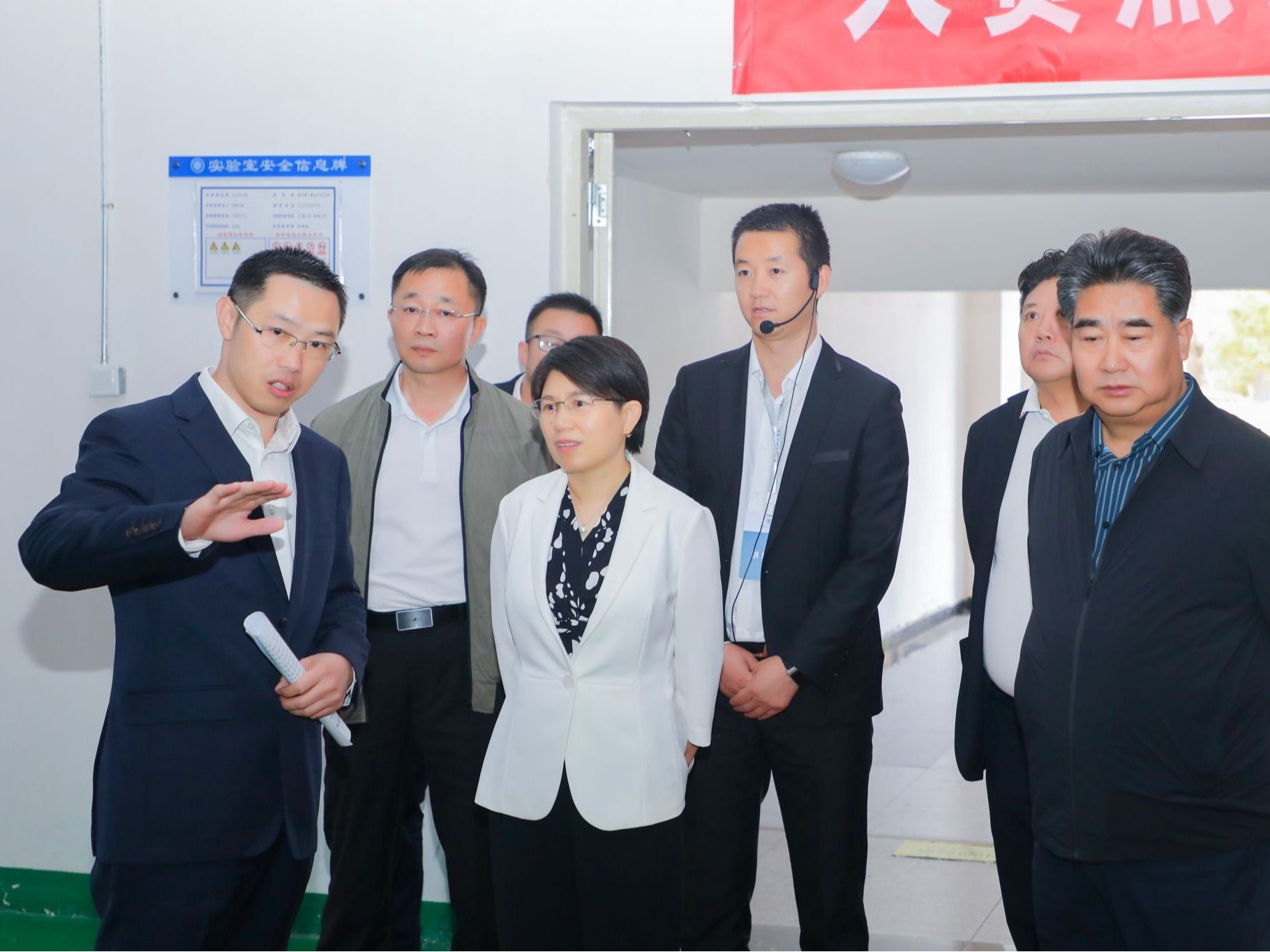 浙甘民进企业家联谊会代表团深入兰州信息科技学院考察座谈