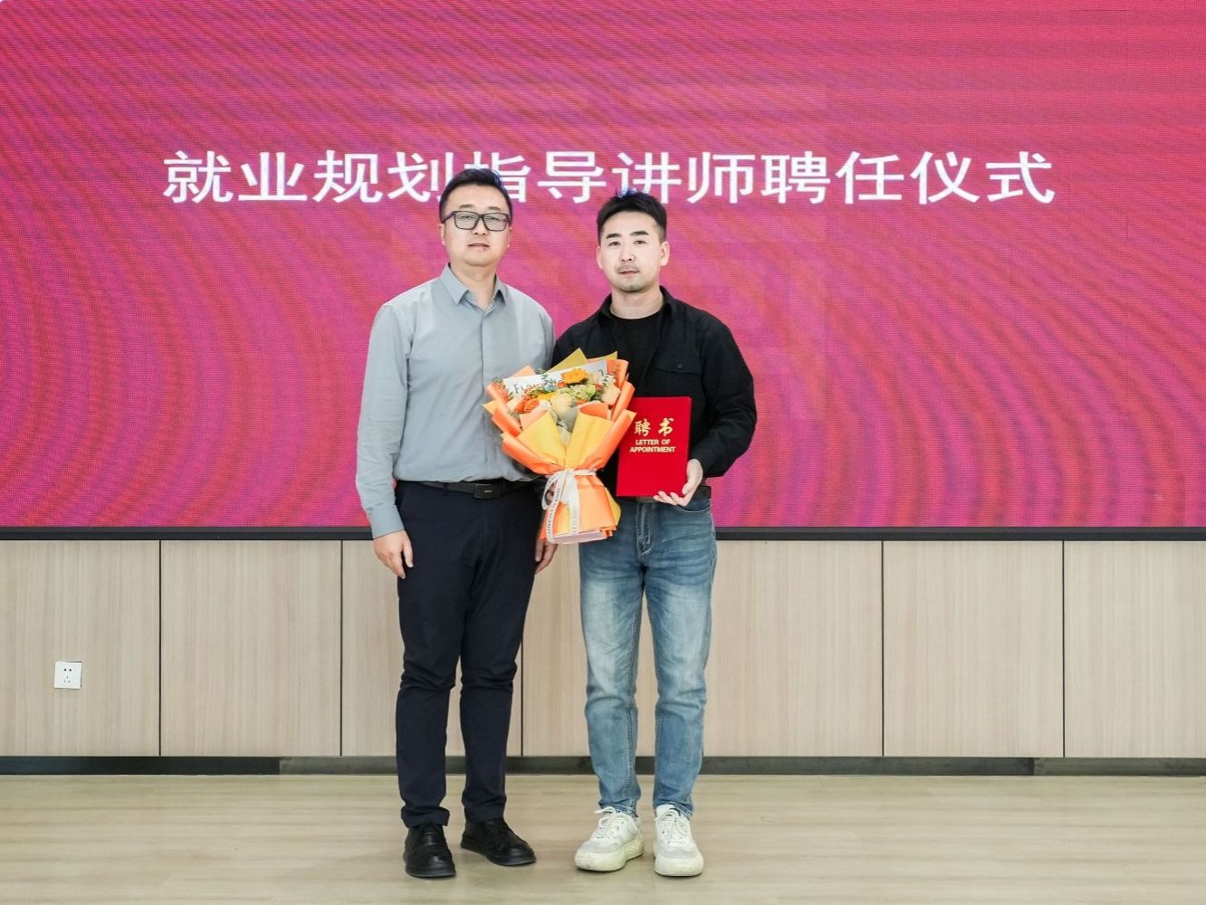 优秀校友返校开讲，详讲从“慢就业”到“先出发”的行动指南