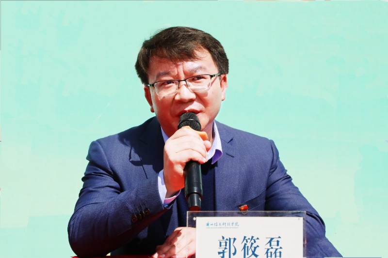 202204271651023073938351.jpg 兰州信息科技学院“读书角”活动启动