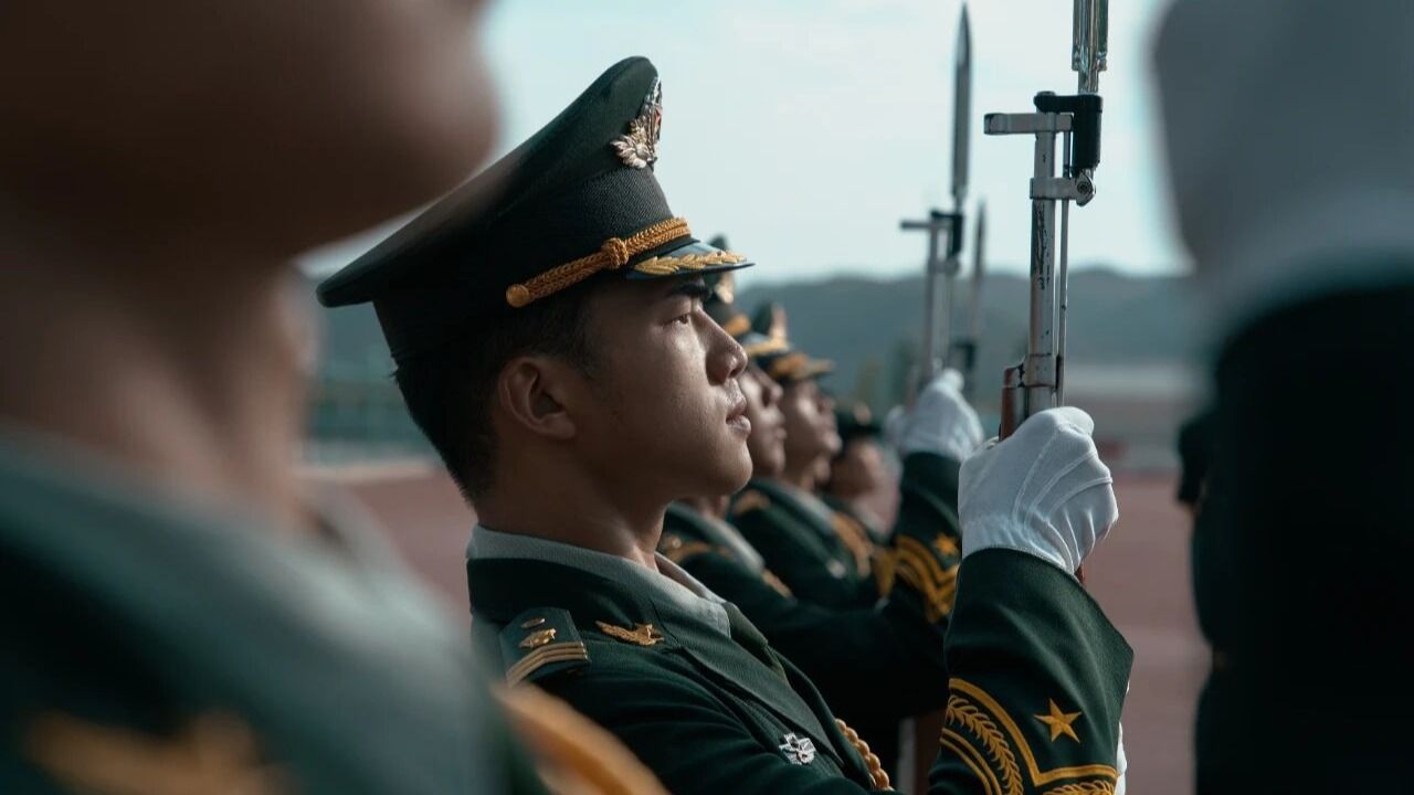 高校军训名场面上新，每一帧都让人热血沸腾！